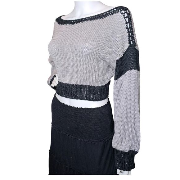 Handmade Knit Oversize Cropped Sweater – Grey & Black Colorblock - Picture 6 of 8